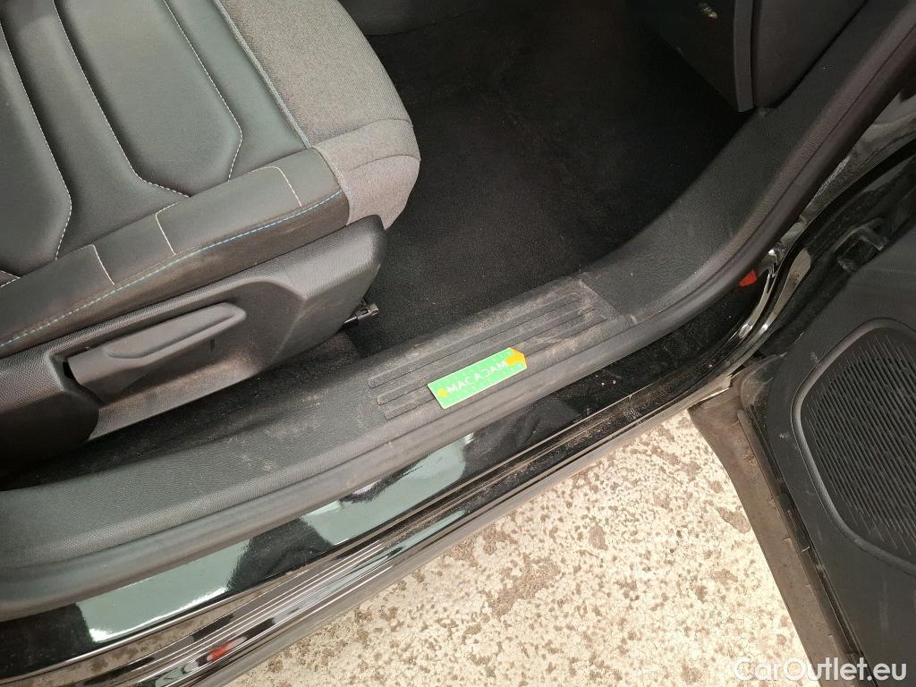  Citroen  C4 CITROEN  X / 2022 / 4P / Berline PureTech 130 S&S EAT8 Shine #16