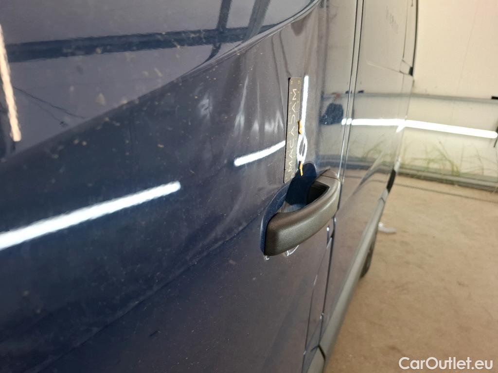  Renault  Master  III Fourgon L1H1 2 8 Grand Confort 2.3 dCi 135CV BVM6 E6dT #81