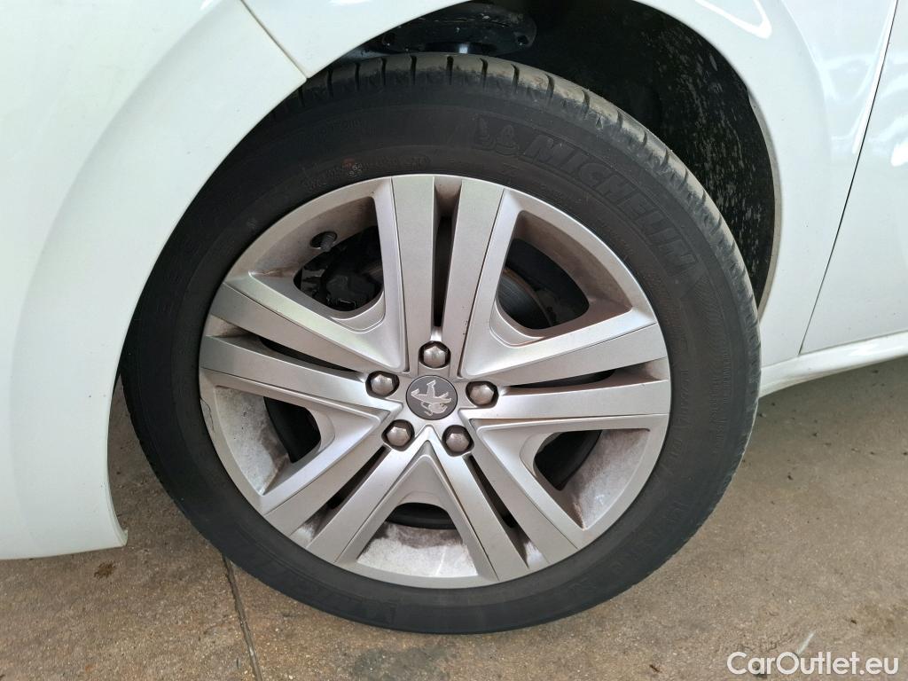  Peugeot  208  Signature 1.2 PureTech 80CV BVM5 E6dT #17
