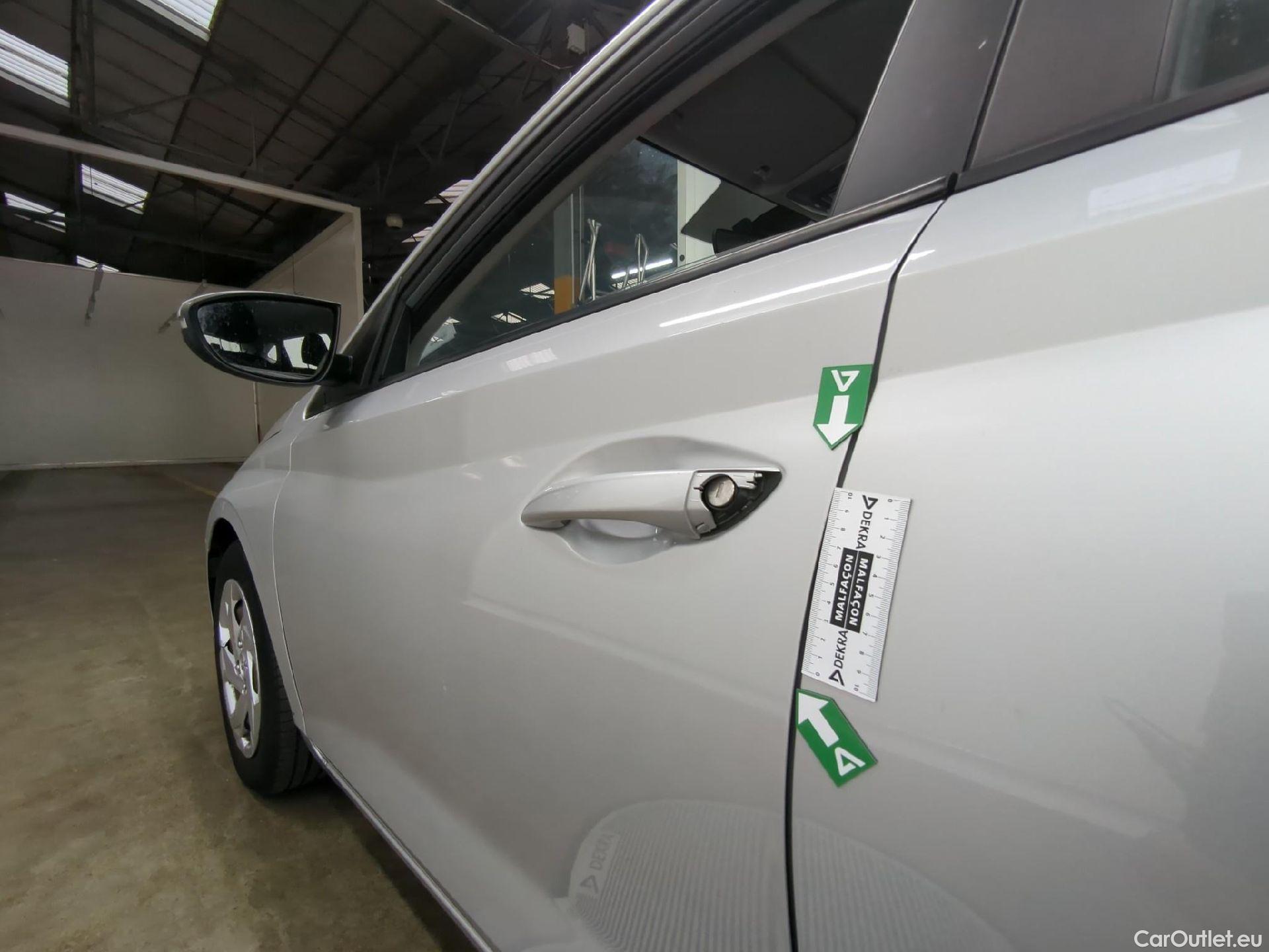  Hyundai  i20  Initia 1.2 85CV BVM5 E6d #32