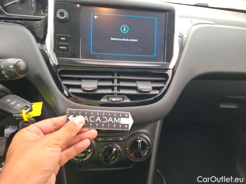  Peugeot  208  Signature 1.2 PureTech 80CV BVM5 E6dT #3