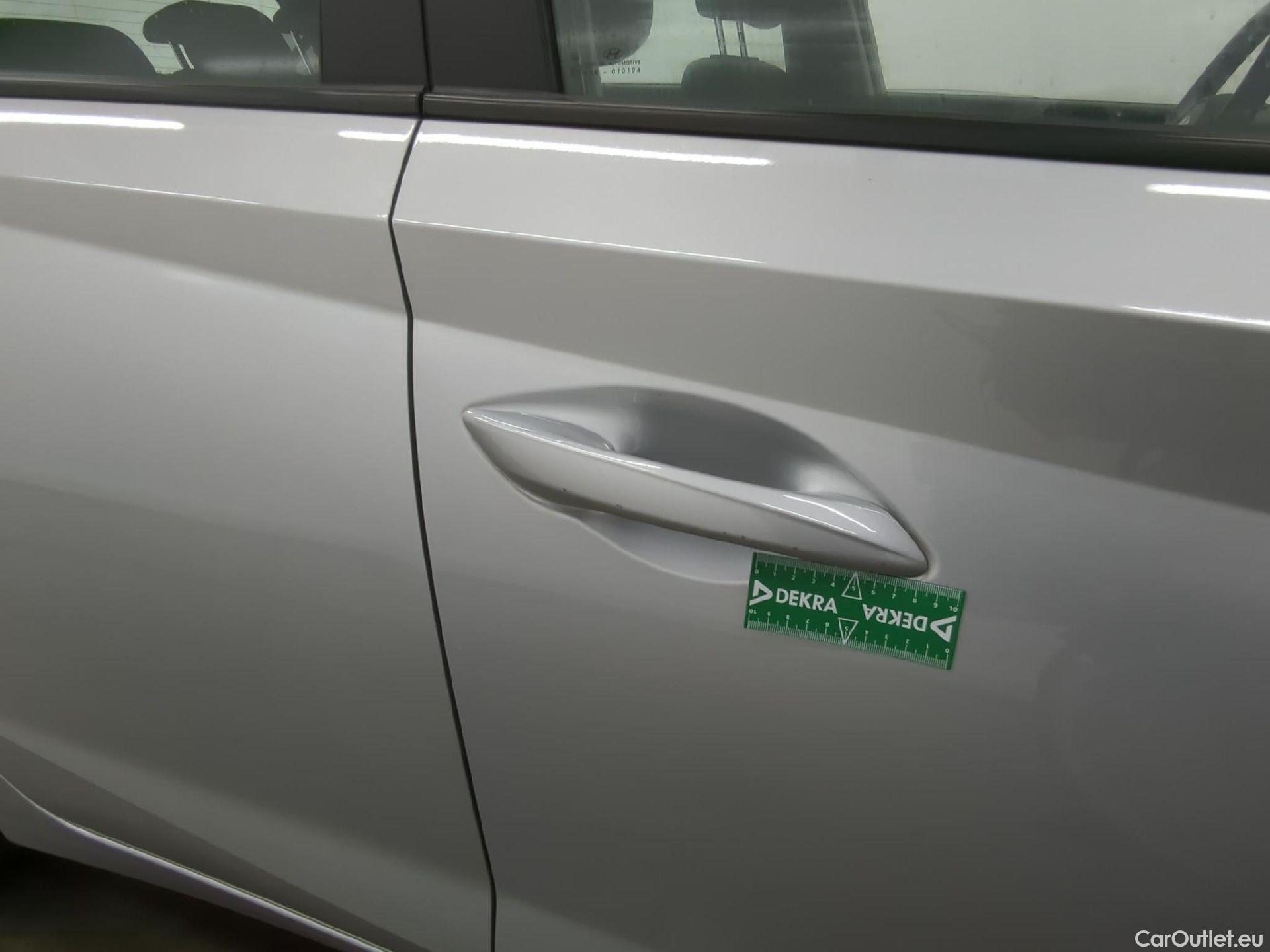  Hyundai  i20  Initia 1.2 85CV BVM5 E6d #11
