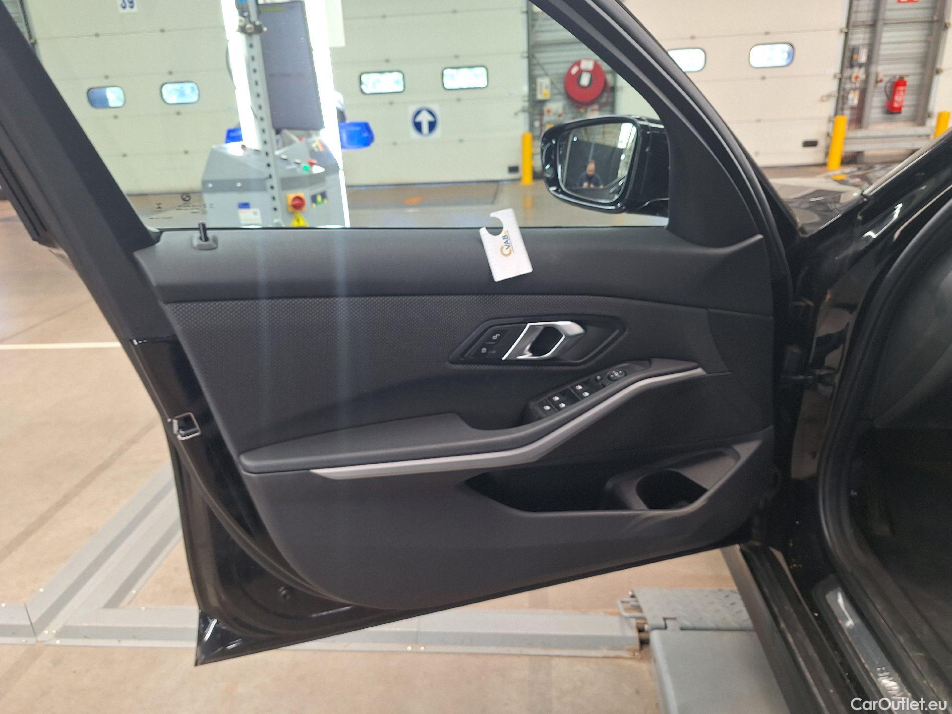  Bmw  Serie 3 BMW, 3-serie FL'22, 318i 115kw A #26
