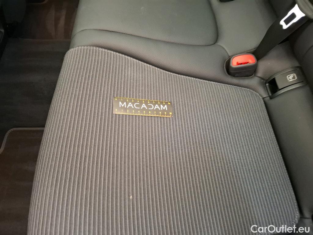  Mercedes  GLC MERCEDES-BENZ  / 2022 / 5P / SUV  300 e Avantgarde Line 4MATIC #29