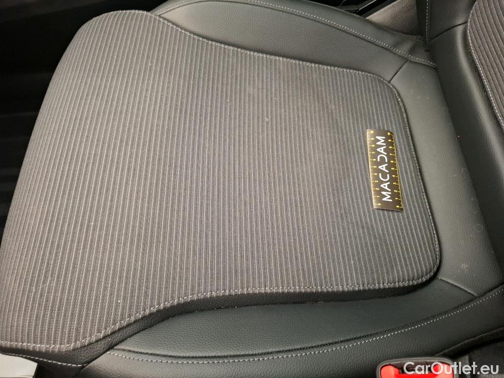  Mercedes  GLC MERCEDES-BENZ  / 2022 / 5P / SUV  300 e Avantgarde Line 4MATIC #27
