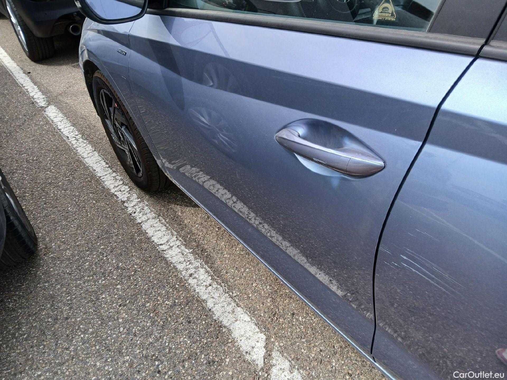  Hyundai  i20 HYUNDAI  / 2023 / 5P / berlina con portón 1.0 T Black Line #13