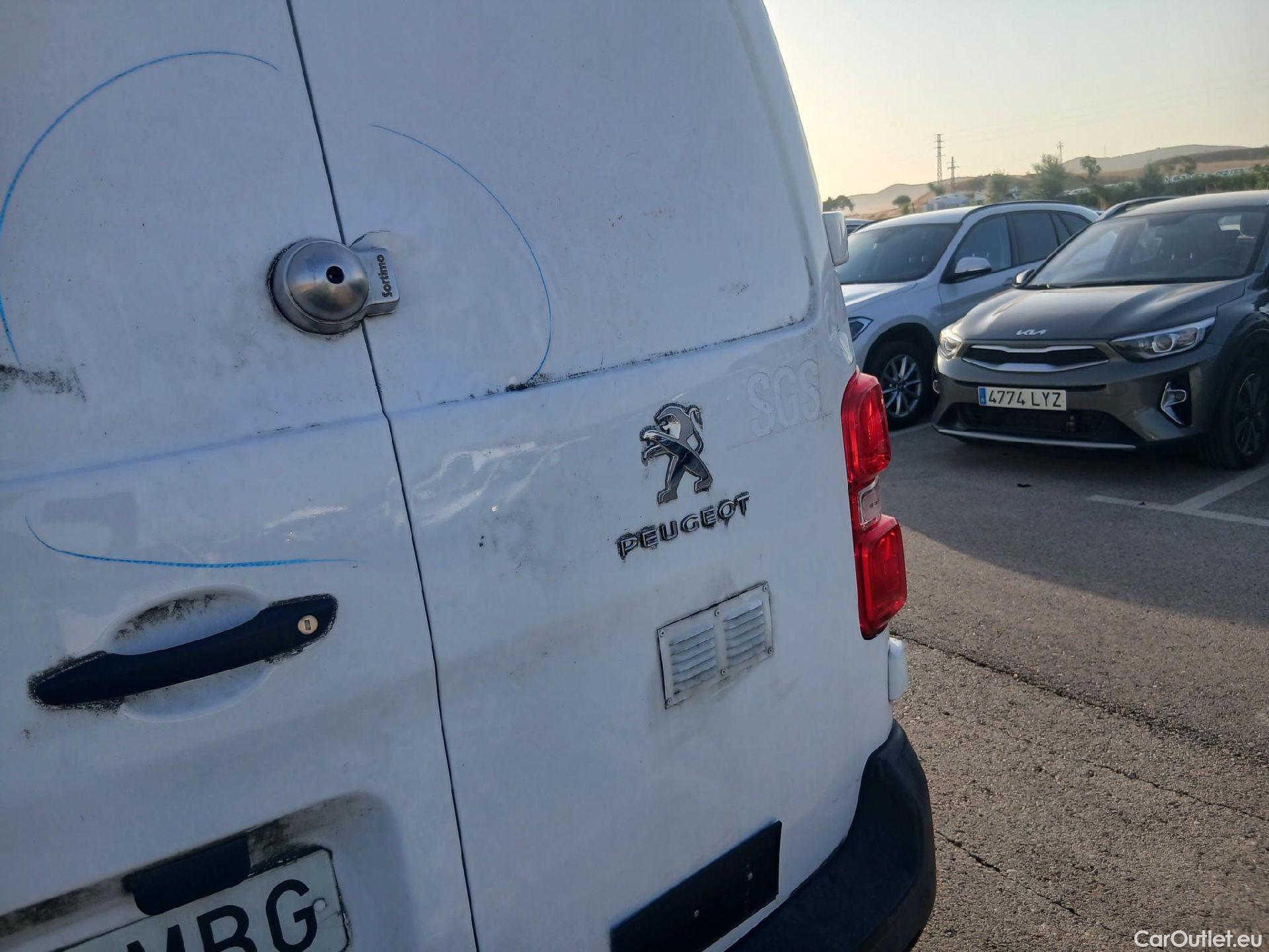  Peugeot  Expert PEUGEOT  / 2016 / 4P / furgón Furgón Premium 2.0 BlueHDi 120 Standard #17