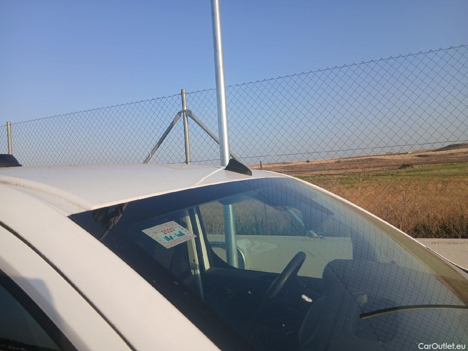  Peugeot  Expert PEUGEOT  / 2016 / 4P / furgón Furgón Premium 2.0 BlueHDi 120 Standard #32