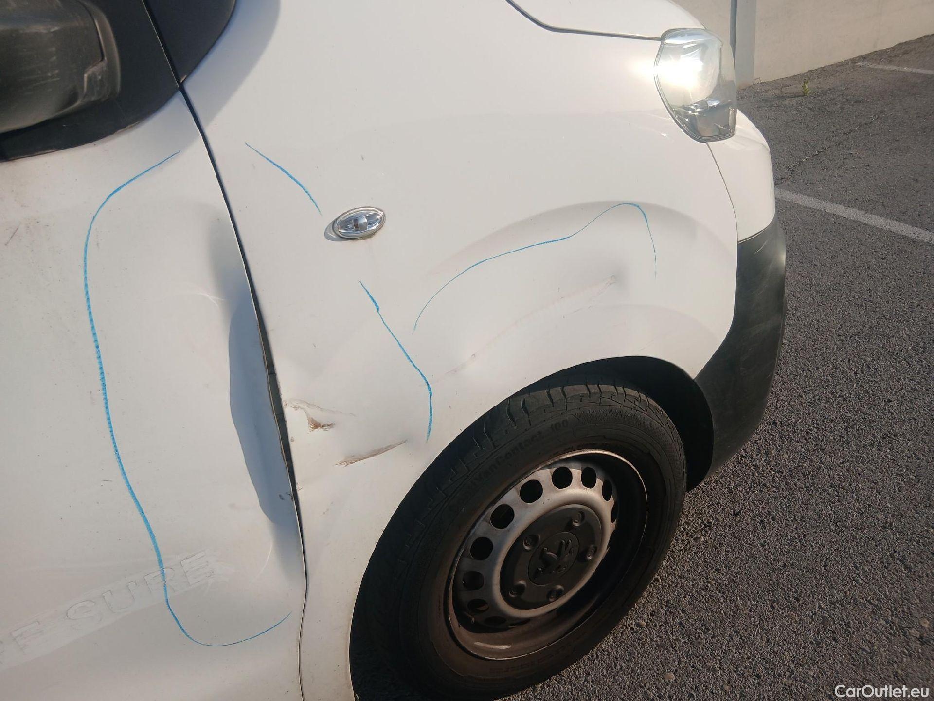  Peugeot  Expert PEUGEOT  / 2016 / 4P / furgón Furgón Premium 2.0 BlueHDi 120 Standard #25