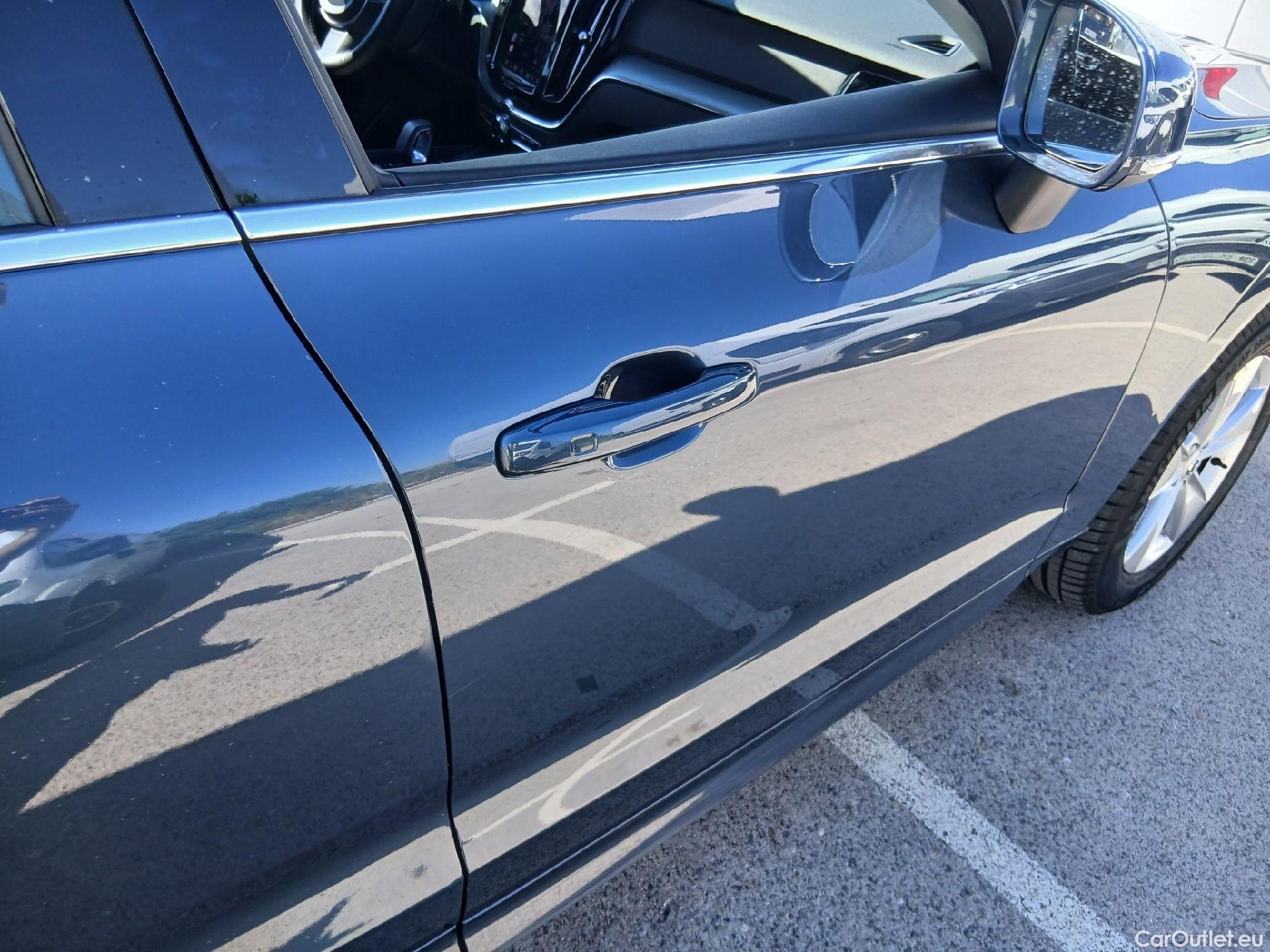  Volvo  XC60 VOLVO  / 2017 / 5P / todoterreno 2.0 B4 D Core Auto #29
