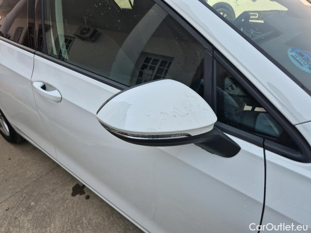  Volkswagen  Golf  VIII Berlina Life eTSI 1.0 TSI 110CV AT7 E6d #25
