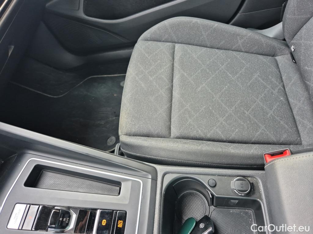  Volkswagen  Golf  VIII Berlina Life eTSI 1.0 TSI 110CV AT7 E6d #18