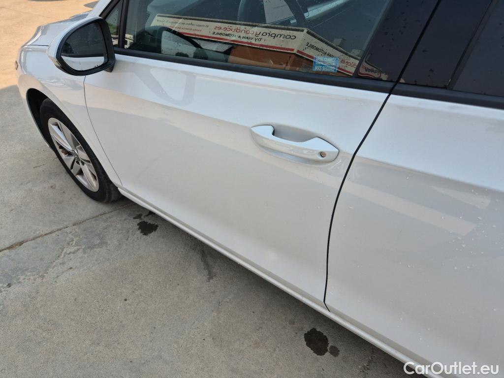  Volkswagen  Golf  VIII Berlina Life eTSI 1.0 TSI 110CV AT7 E6d #19
