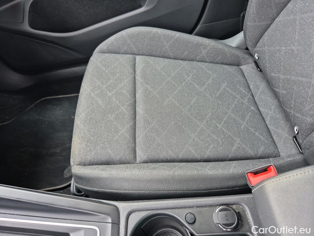  Volkswagen  Golf  VIII Berlina Life eTSI 1.0 TSI 110CV AT7 E6d #17