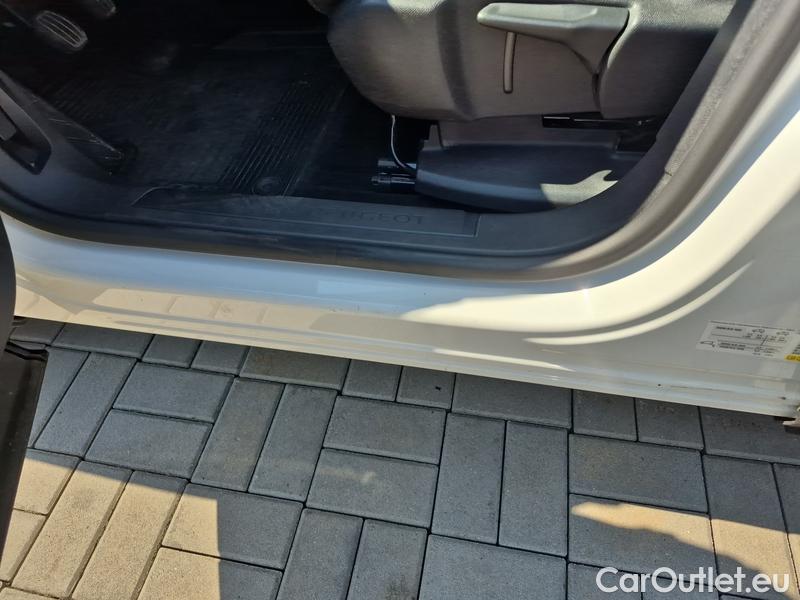  Peugeot  3008  (2016)  1.5bHDi 130 Allure #13