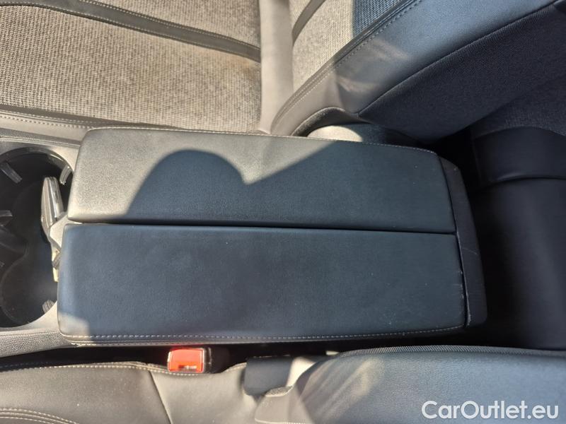  Peugeot  3008  (2016)  1.5bHDi 130 Allure #38