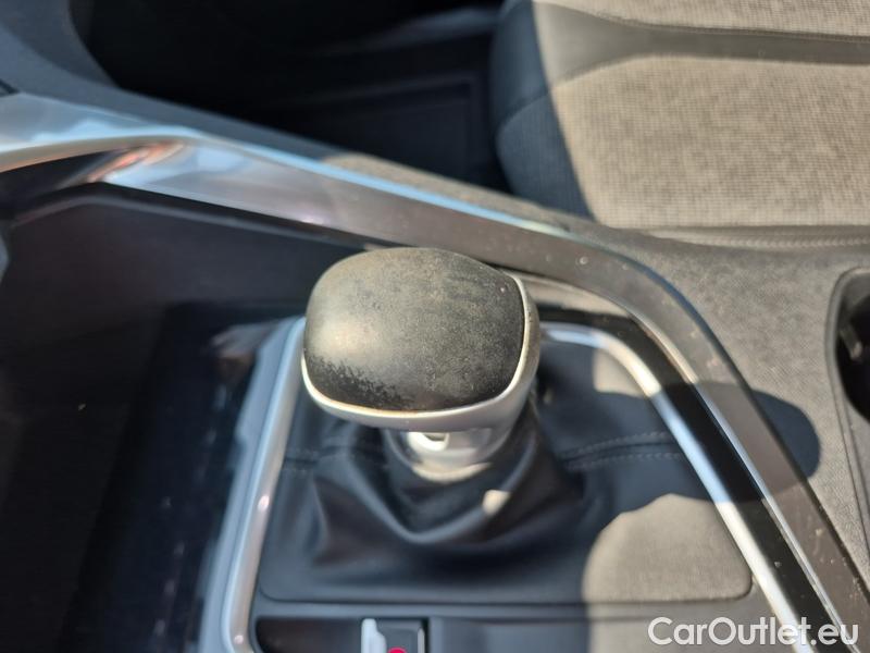  Peugeot  3008  (2016)  1.5bHDi 130 Allure #8