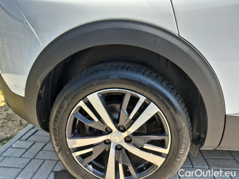  Peugeot  3008  (2016)  1.5bHDi 130 Allure #40