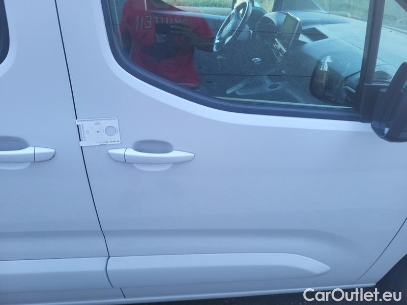  Opel  Combo  Life (E)  (2018) Com.L.1.5D 96 Elegance Plus 5d #16