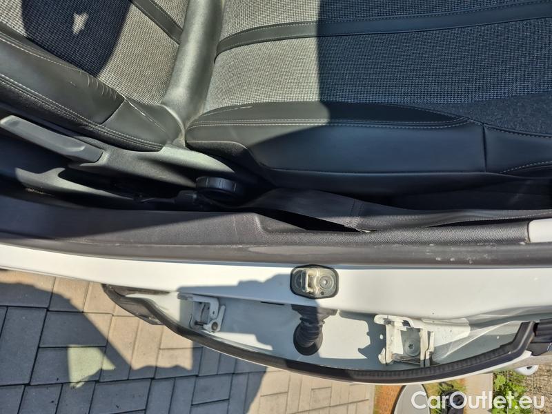  Peugeot  3008  (2016)  1.5bHDi 130 Allure #12