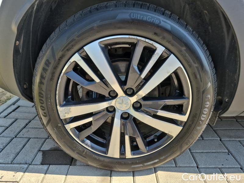  Peugeot  3008  (2016)  1.5bHDi 130 Allure #25