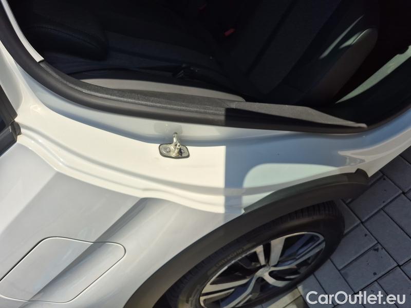  Peugeot  3008  (2016)  1.5bHDi 130 Allure #28