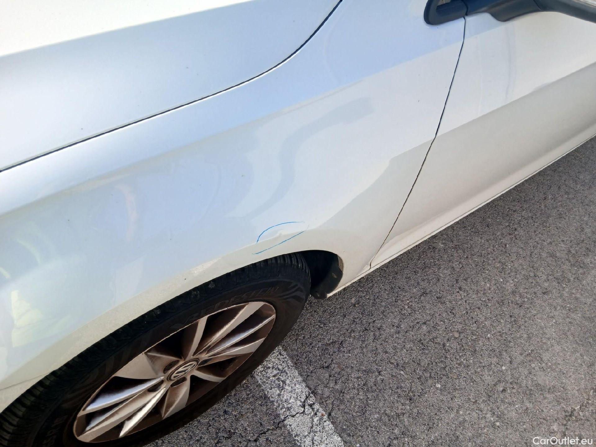  Volkswagen  Golf  VOLKSWAGEN / 2016 / 5P / berlina con portón Last Edition 1.6 TDI 85kW (115CV) #8