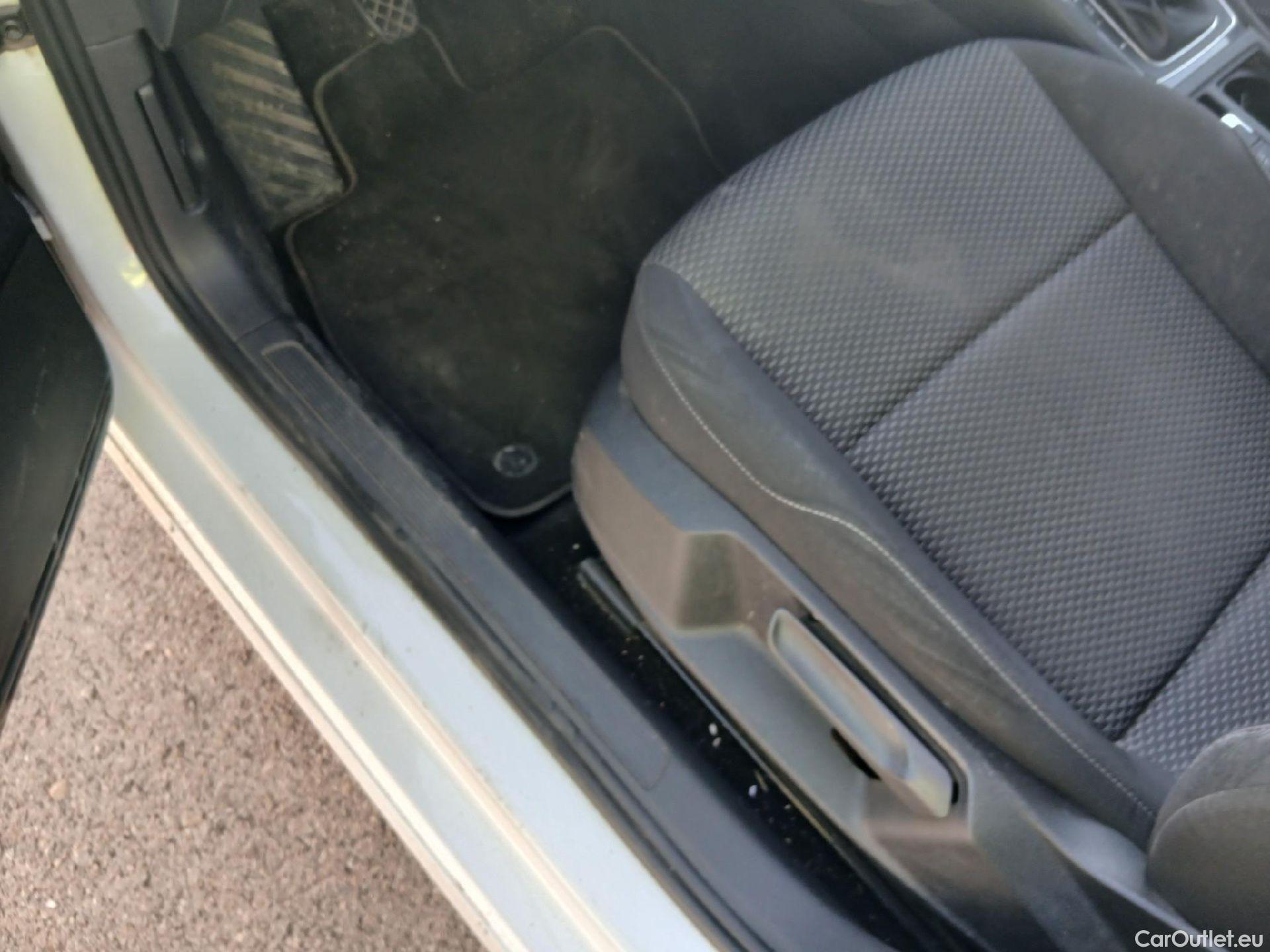  Volkswagen  Golf  VOLKSWAGEN / 2016 / 5P / berlina con portón Last Edition 1.6 TDI 85kW (115CV) #1