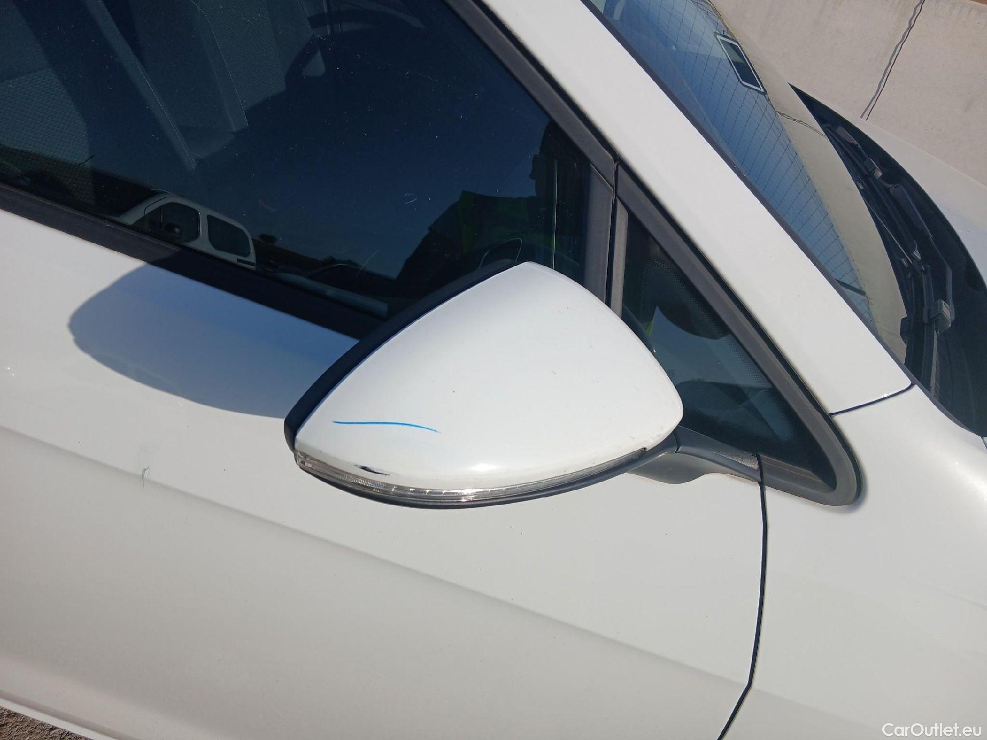  Volkswagen  Golf  VOLKSWAGEN / 2016 / 5P / berlina con portón Last Edition 1.6 TDI 85kW (115CV) #17