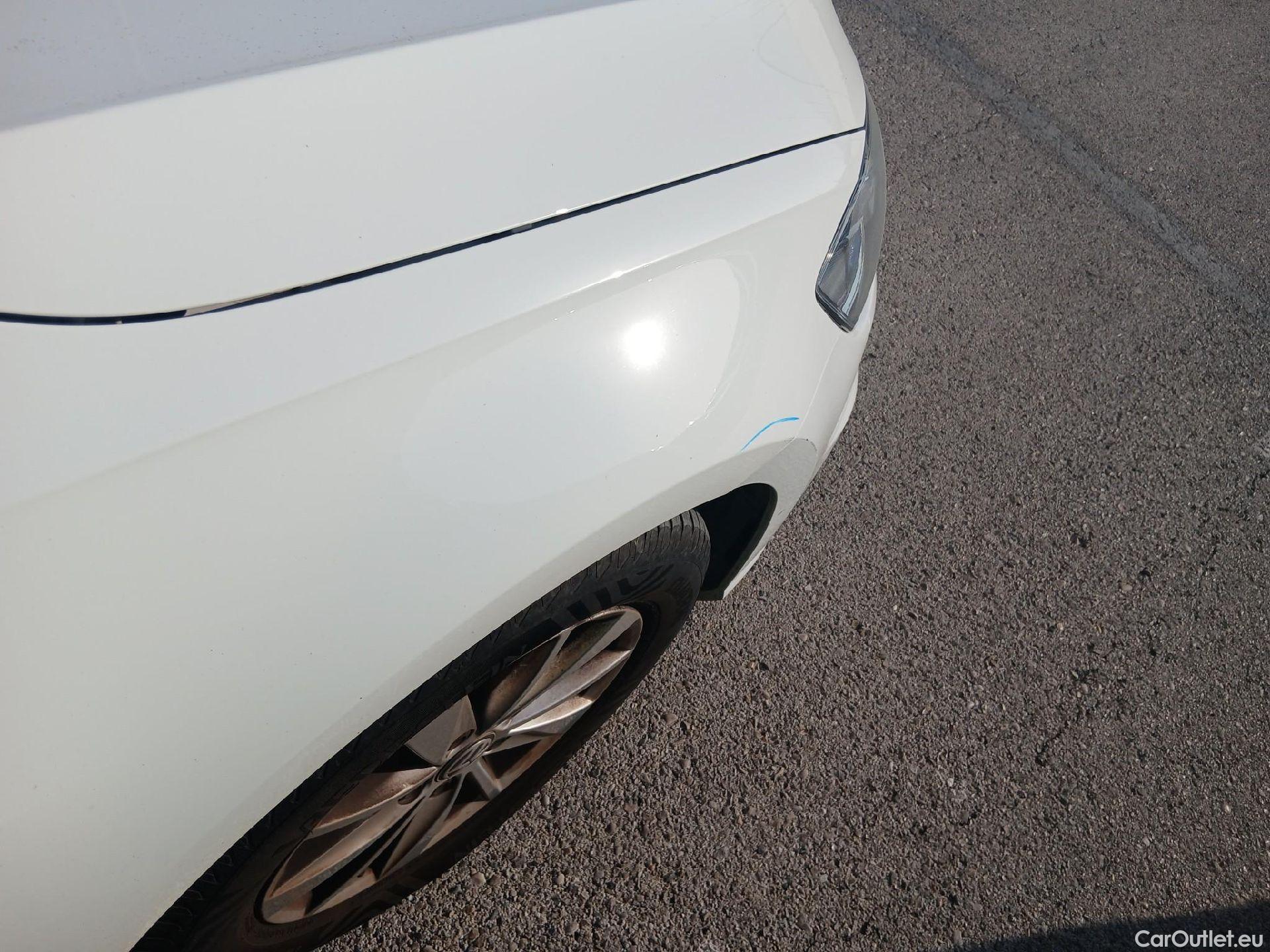  Volkswagen  Golf  VOLKSWAGEN / 2016 / 5P / berlina con portón Last Edition 1.6 TDI 85kW (115CV) #19