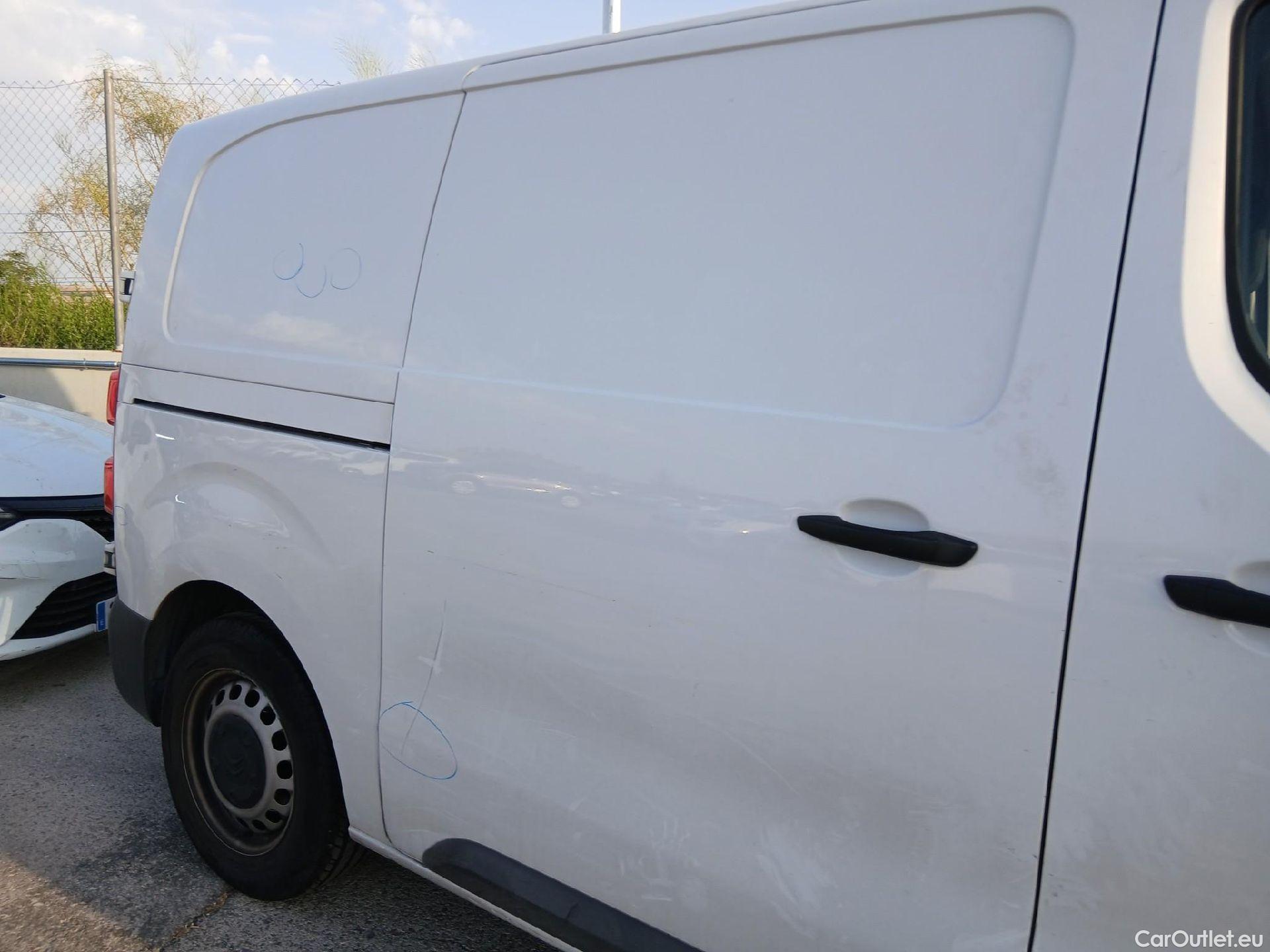  Citroen  Jumpy CITROEN  / 2016 / 4P / furgón Furgón Talla M BlueHDi 100 S&S 6v #33