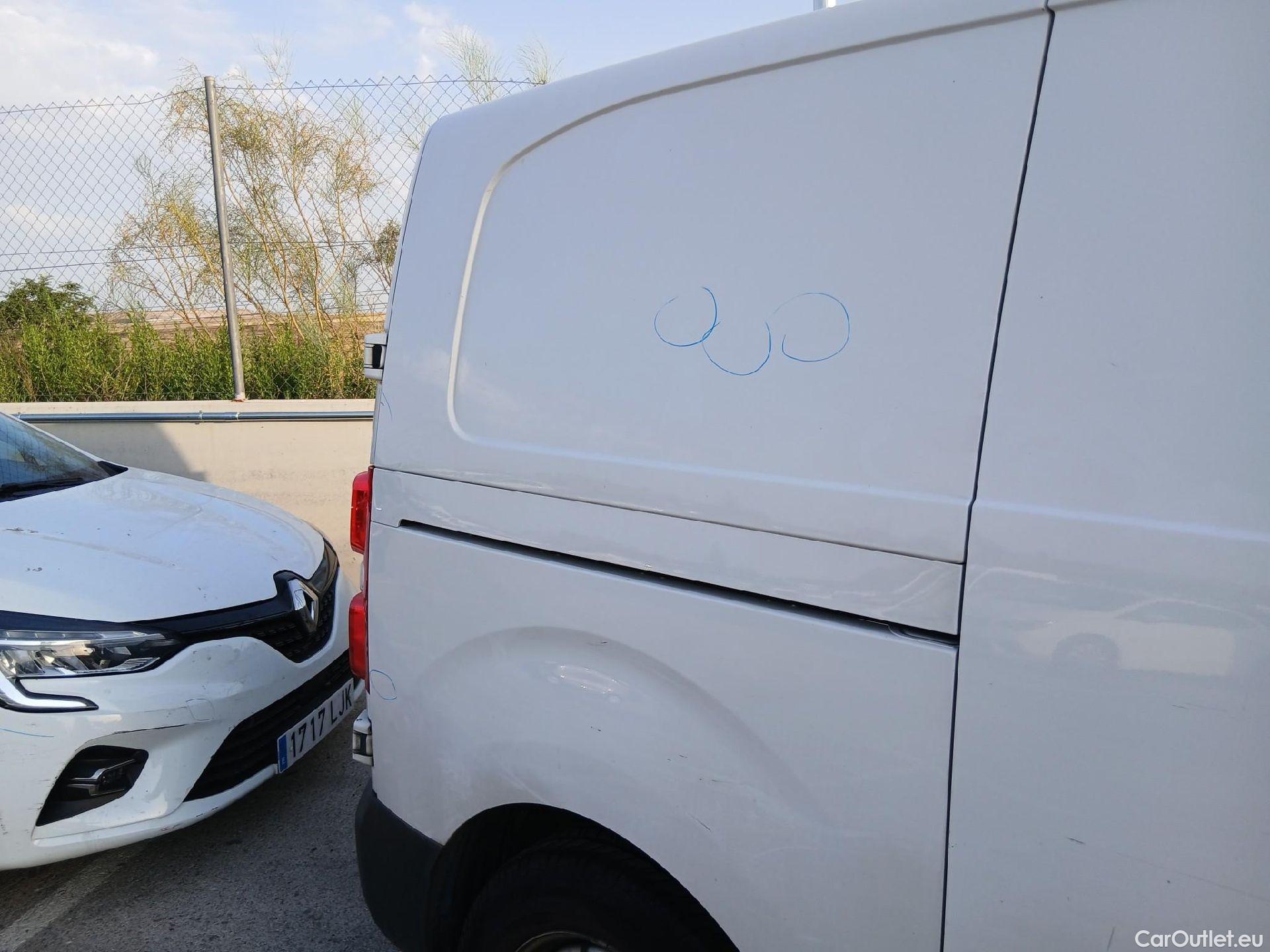  Citroen  Jumpy CITROEN  / 2016 / 4P / furgón Furgón Talla M BlueHDi 100 S&S 6v #32