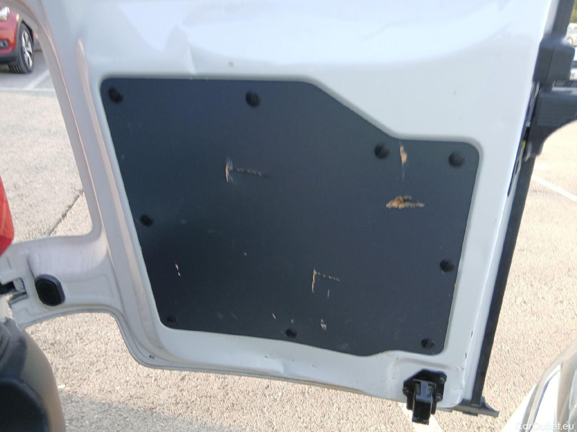  Citroen  Jumpy CITROEN  / 2016 / 4P / furgón Furgón Talla M BlueHDi 100 S&S 6v #25