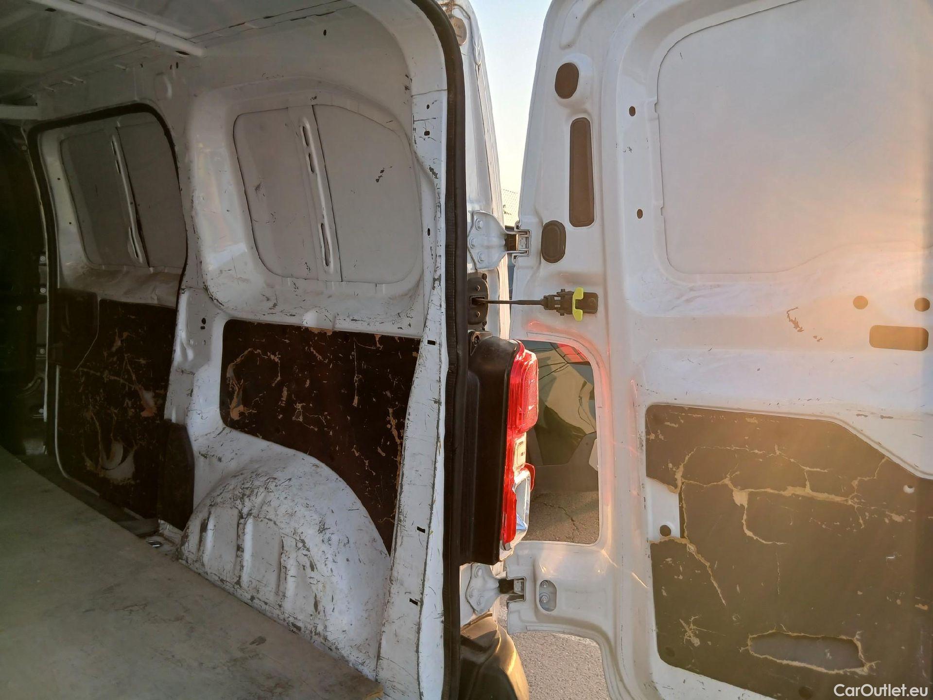  Opel  Vivaro OPEL  / 2019 / 4P / furgón 1.5 Diésel 88kW (120CV) M Std Express #48