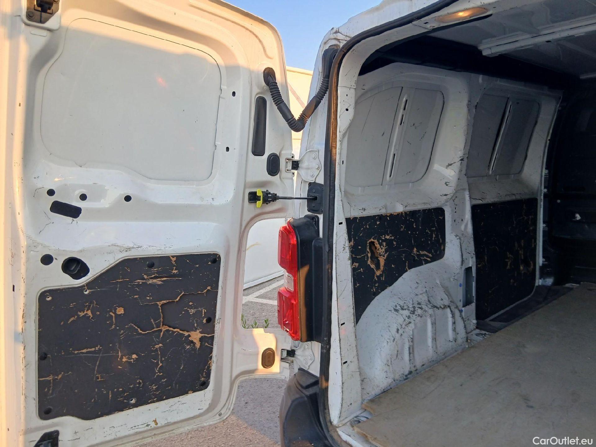  Opel  Vivaro OPEL  / 2019 / 4P / furgón 1.5 Diésel 88kW (120CV) M Std Express #46