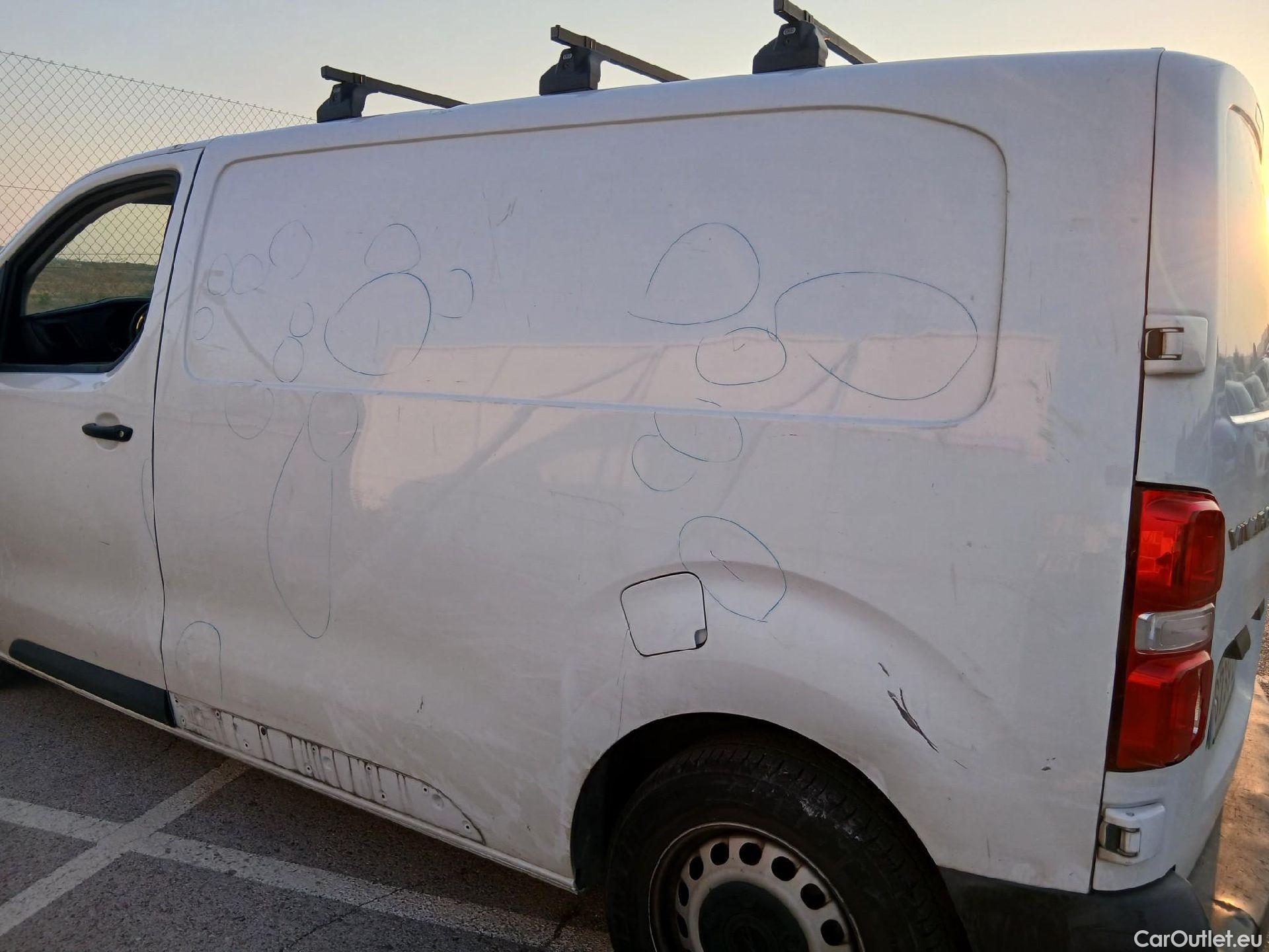  Opel  Vivaro OPEL  / 2019 / 4P / furgón 1.5 Diésel 88kW (120CV) M Std Express #17