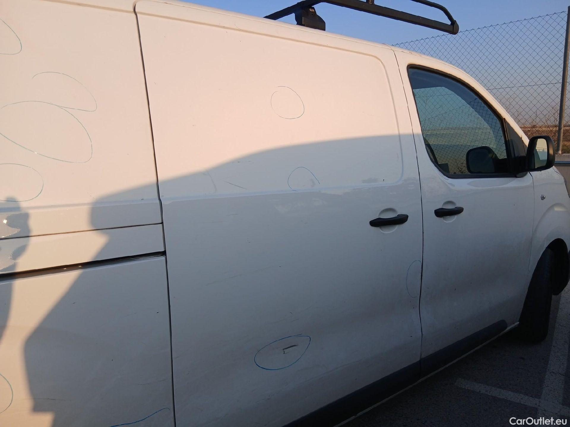  Opel  Vivaro OPEL  / 2019 / 4P / furgón 1.5 Diésel 88kW (120CV) M Std Express #54