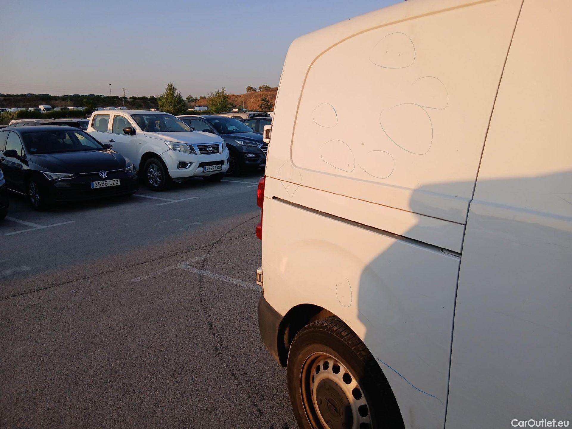  Opel  Vivaro OPEL  / 2019 / 4P / furgón 1.5 Diésel 88kW (120CV) M Std Express #52