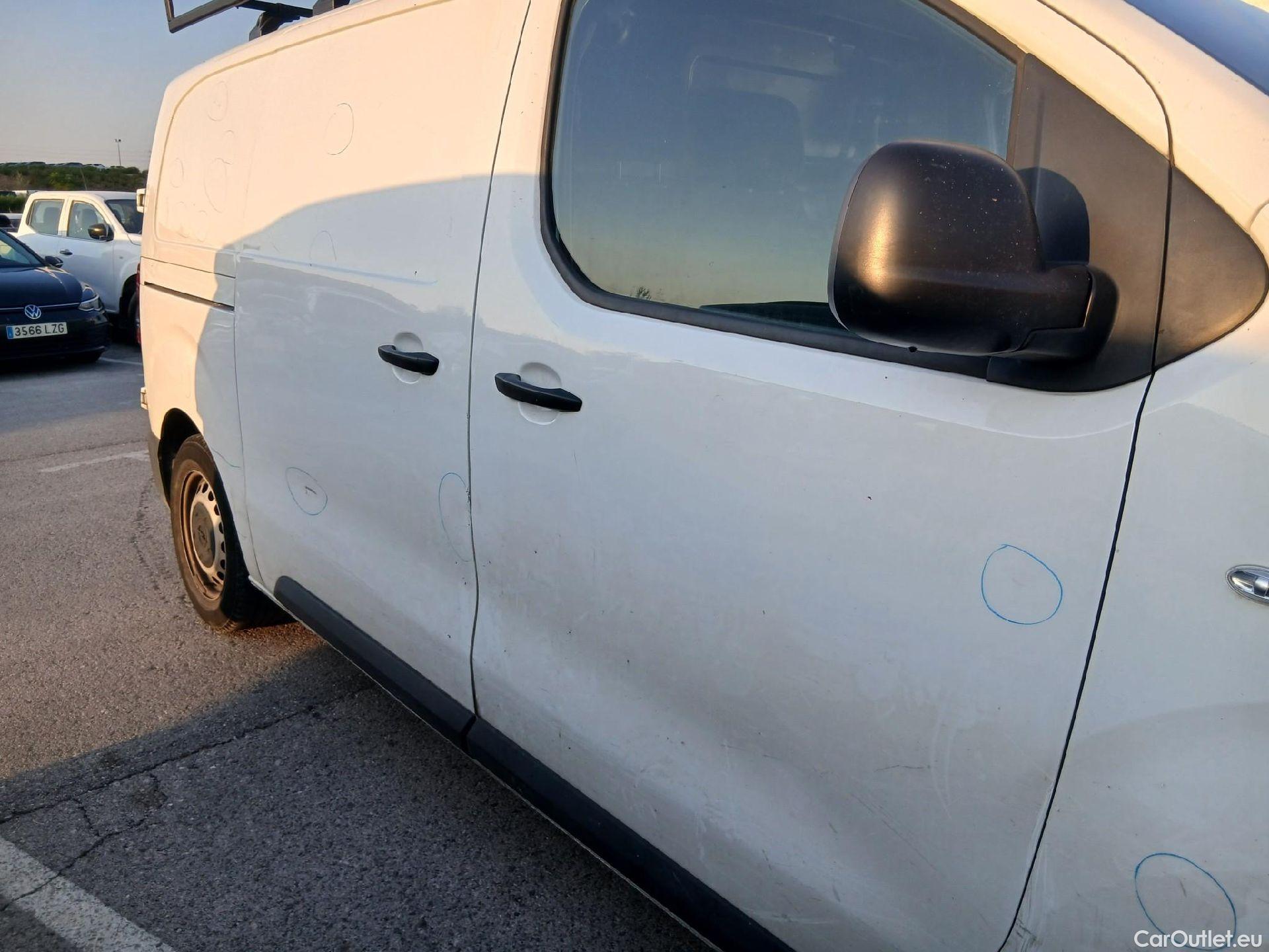  Opel  Vivaro OPEL  / 2019 / 4P / furgón 1.5 Diésel 88kW (120CV) M Std Express #58