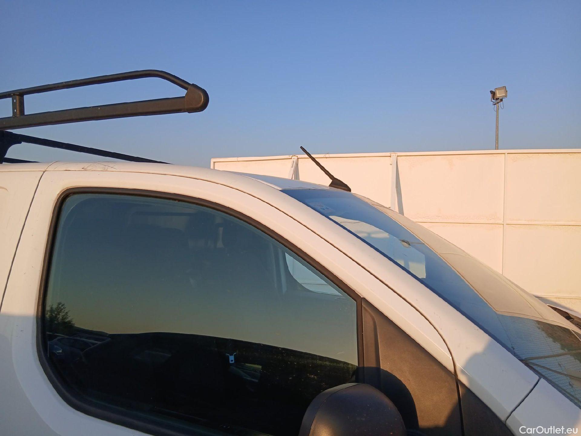  Opel  Vivaro OPEL  / 2019 / 4P / furgón 1.5 Diésel 88kW (120CV) M Std Express #65
