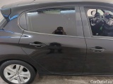  Peugeot  208 Peugeot  Signature 1.2 PureTech 82 5d #14