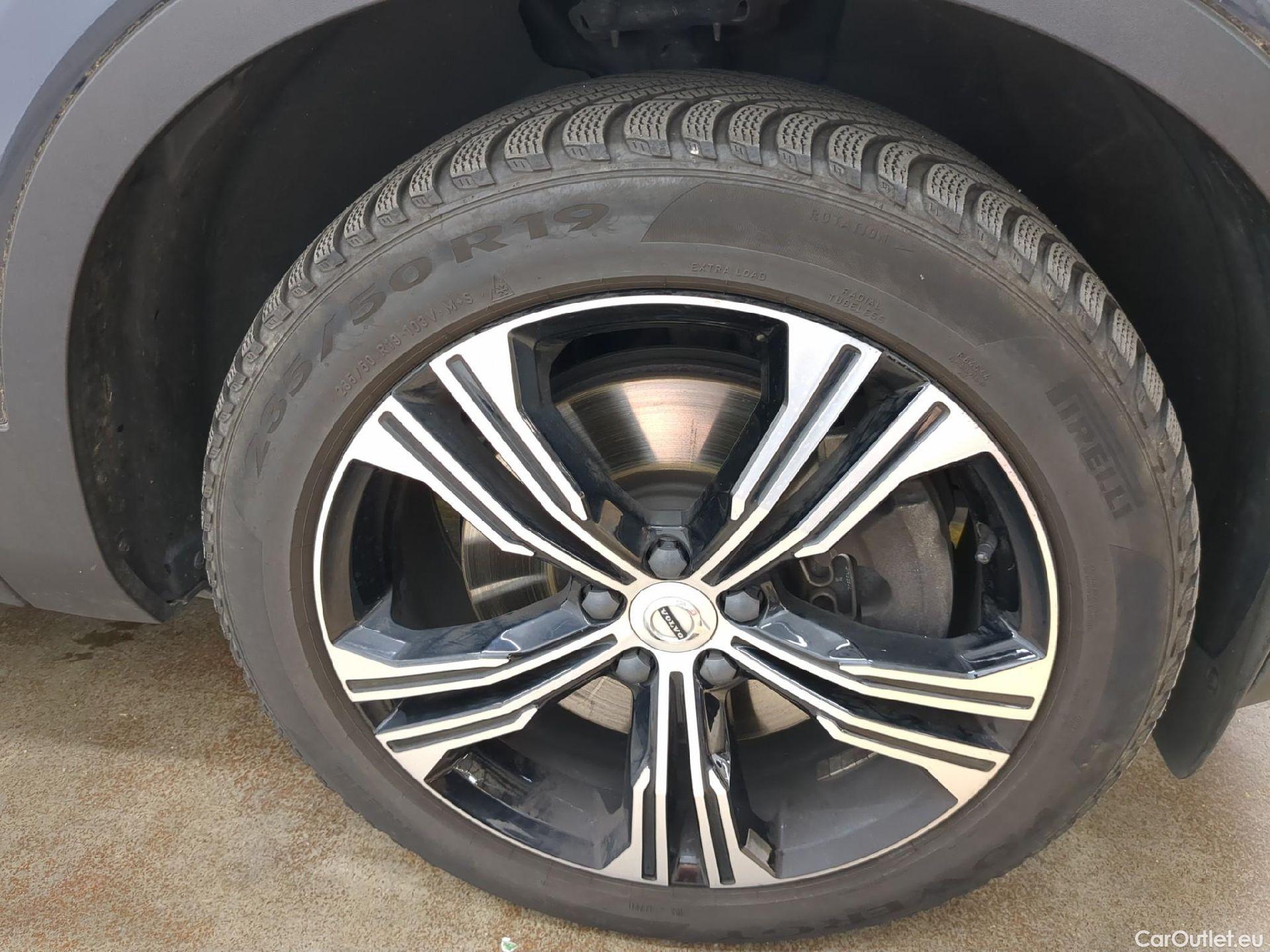  Volvo  XC 40 VOLVO XC40 / 2017 / 5P / SUV Recharge T4 211 DCT7 Inscription Busi #1