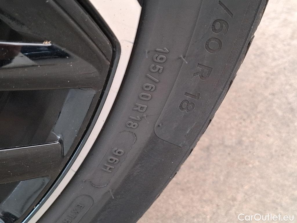  Citroen  C4 CITROEN  X / 2022 / 4P / Berline PureTech 130 S&S EAT8 Shine #6