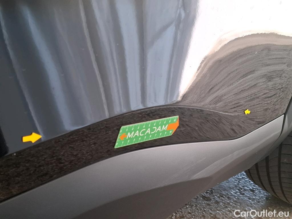 Citroen  C4 CITROEN  X / 2022 / 4P / Berline PureTech 130 S&S EAT8 Shine #2