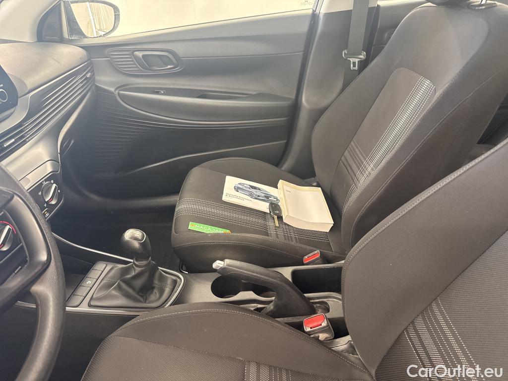  Hyundai  i20  Initia 1.2 85CV BVM5 E6d #38