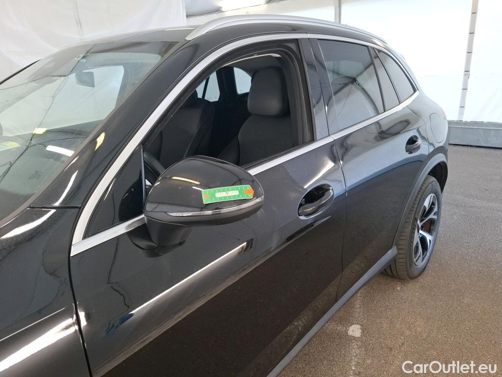  Mercedes  GLC MERCEDES-BENZ  / 2022 / 5P / SUV  300 e Business Line 4MATIC #28