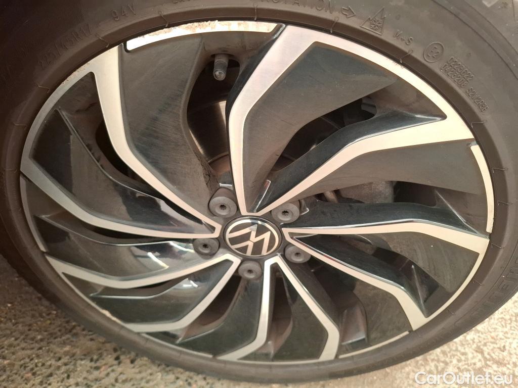  Volkswagen  Golf  VIII Berline R-Line 1st 2.0 TDI 150CV BVA7 E6d #10