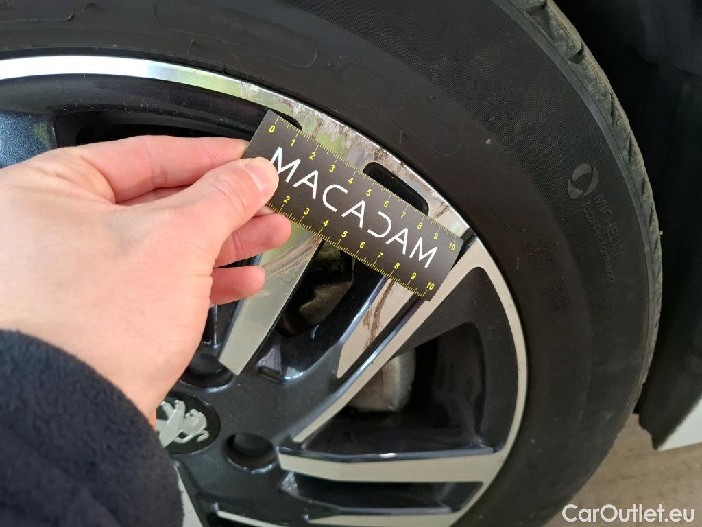  Peugeot  208   / 2019 / 5P / Berline PureTech 100 SS EAT8 Allure Pack / GARANTIE STELLANTIS 10 ANS VOIR PHOTO 2 #17