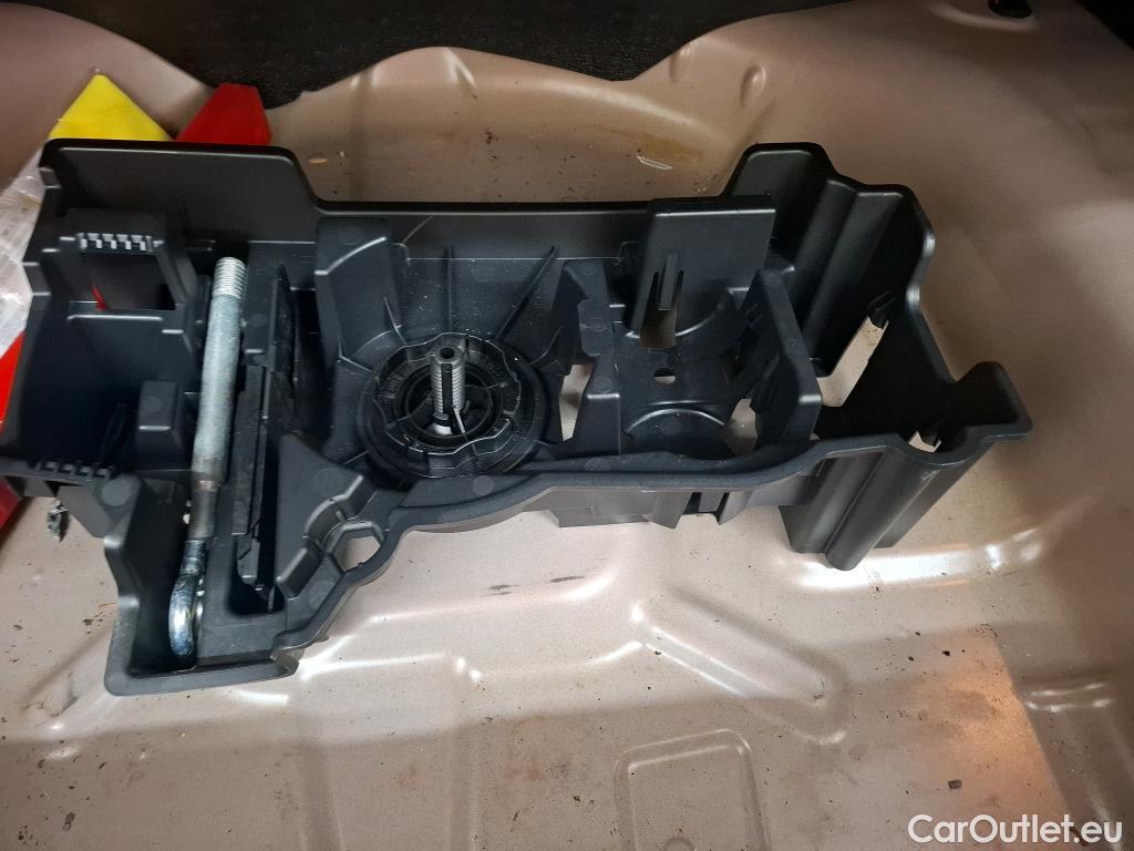  Peugeot  2008   / 2019 / 5P / Crossover 1.2 PT 130 SS EAT8 ALLURE BUSINESS / GARANTIE STELLANTIS 10 ANS VOIR PHOTO 2 #18