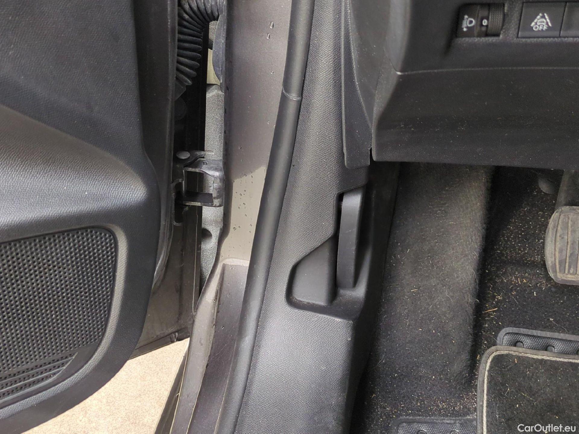  Peugeot  208   / 2019 / 5P / Berline Puretech 75 SS Active Business / GARANTIE STELLANTIS 10 ANS VOIR PHOTO 2 #36